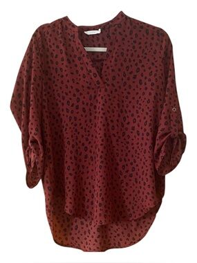 Lush Leopard Print Blouse Burgundy Mahogany Split Neck Roll Tab Sleeve High Low